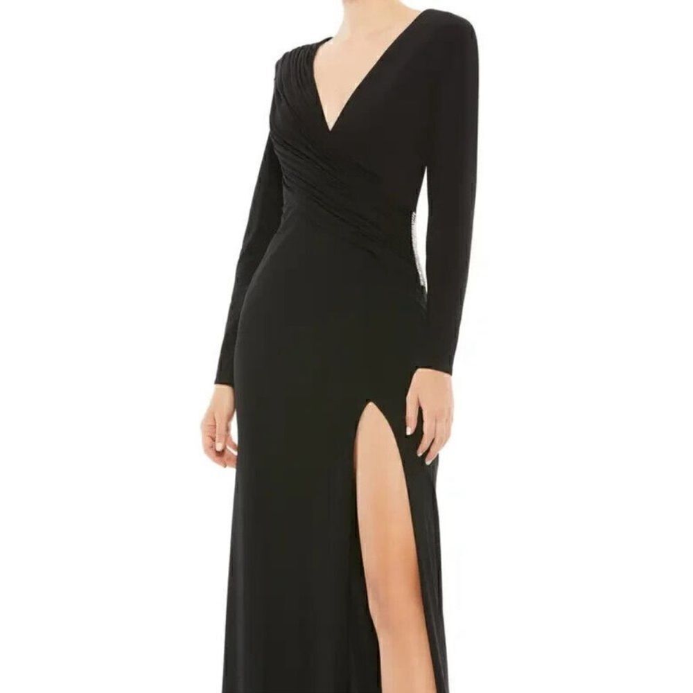 Mac Duggal Black Beaded Fringe Accent Long Sleeve Plunge Neck Gown NWT $398